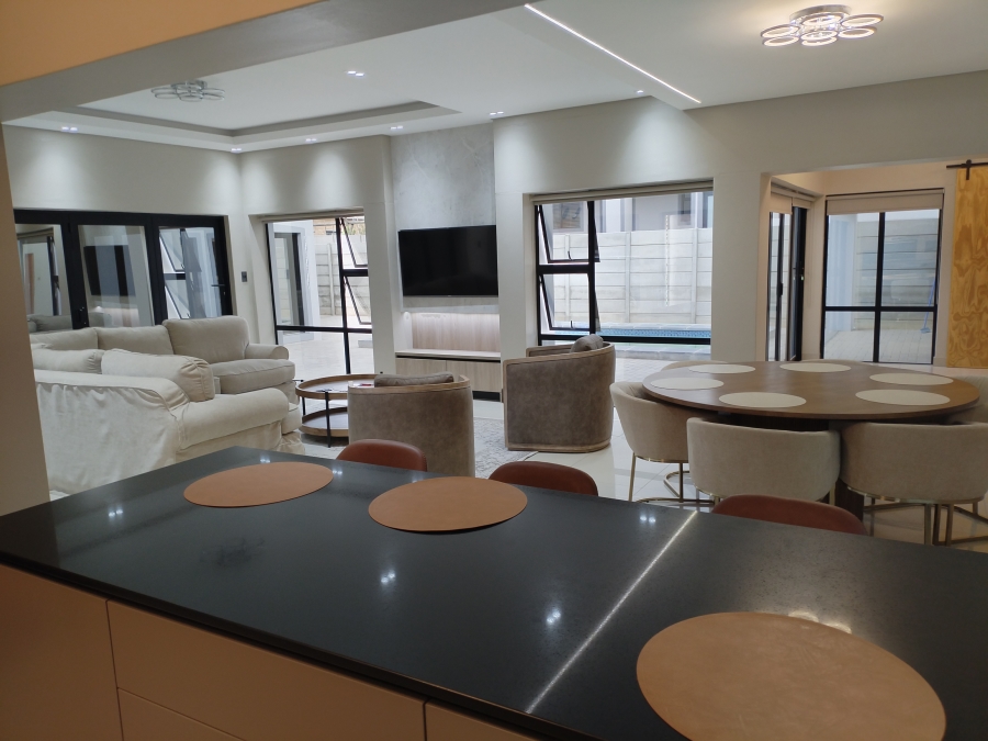 5 Bedroom Property for Sale in Tafelzicht Western Cape